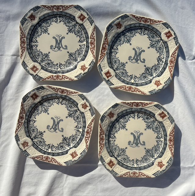 4 assiettes en terre de fer Longchamp décor Diane