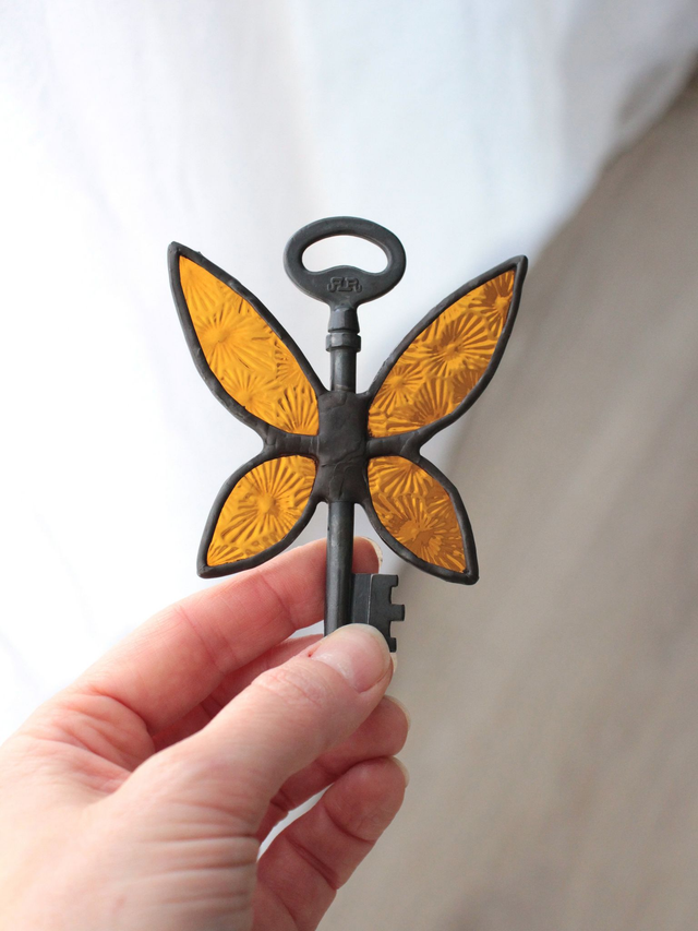 🗝️ Clé volante féerique "Viviane" en vitrail