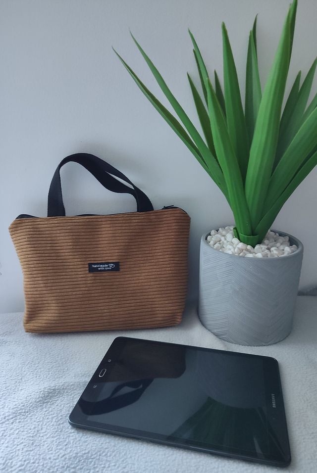 Pochette de rangement et de transport pour tablette couleur KAKI