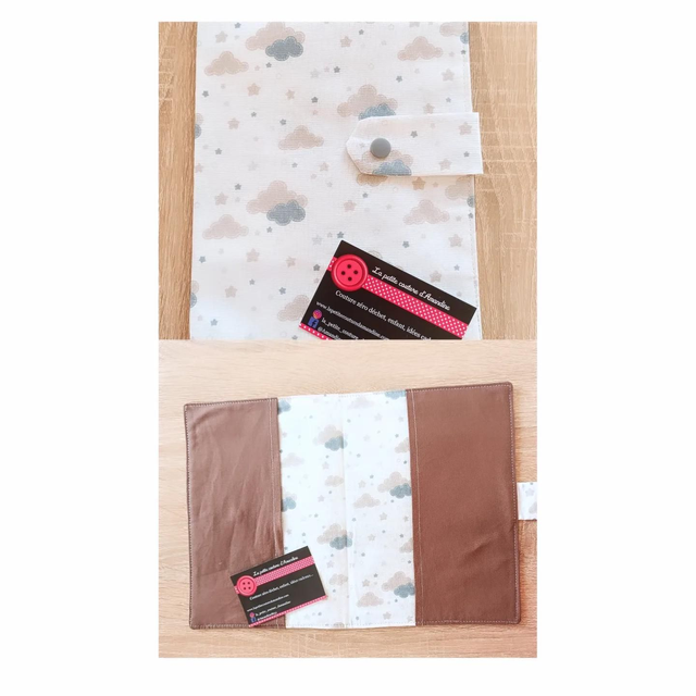 Protège carnet de santé nuages