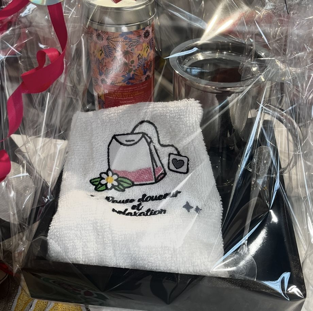 fichier broderie Douceur et relaxation avec sachet de thé - Cadre 10x10 / 12 Formats