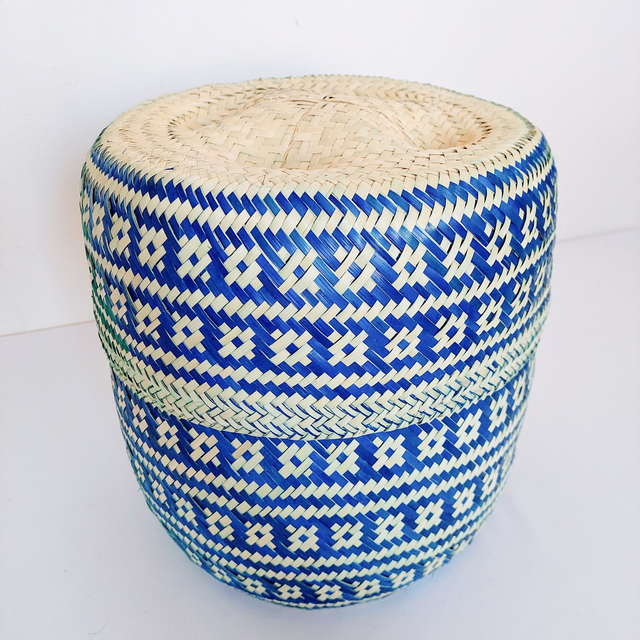 Panier en palme avec motifs mexicains – 28x23 cm, franges bleu et vert