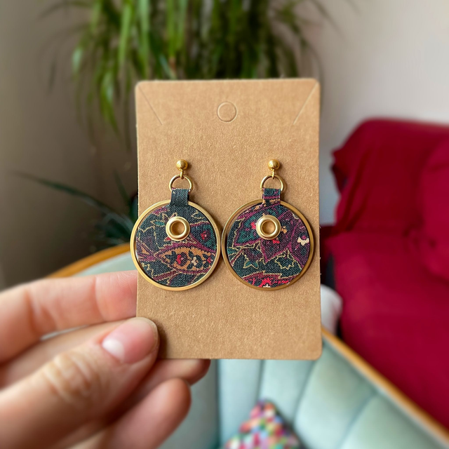 Sphère - Boucles d'oreilles en tissu vert, rouge et doré