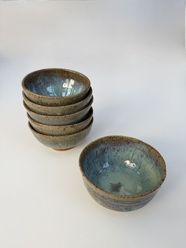 Small bowl in speckled green ocean