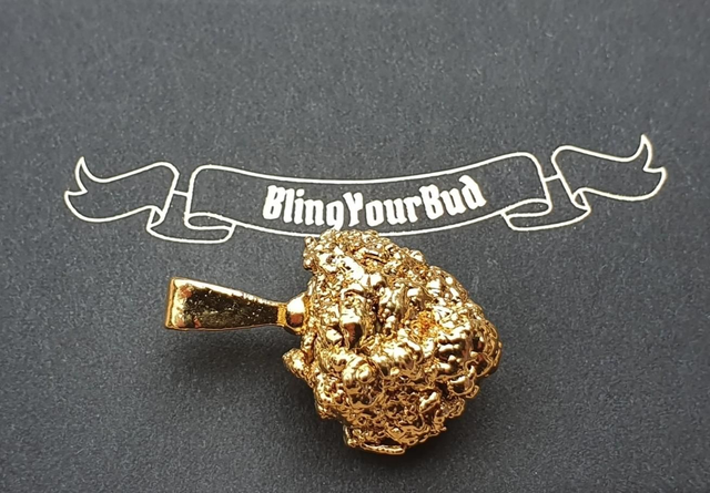 Biggie
-   The glow-up is real.
Biggie brings chunky nug energy—gold-plated with precision, bold with intention. A standout piece that doesn’t need to shout to get noticed.
CBD flower. Dipped in 24k gold. Built to turn heads.
