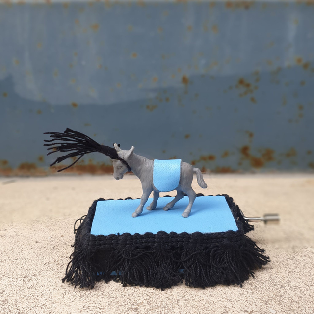 Petit âne - boîte à musique à manivelle -pièce unique 