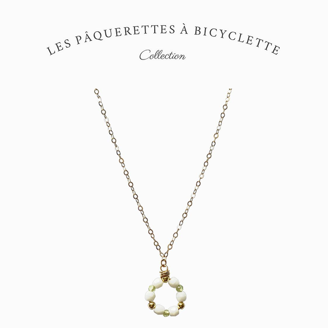 Collier en gold filled – Les pâquerettes à bicyclette 
