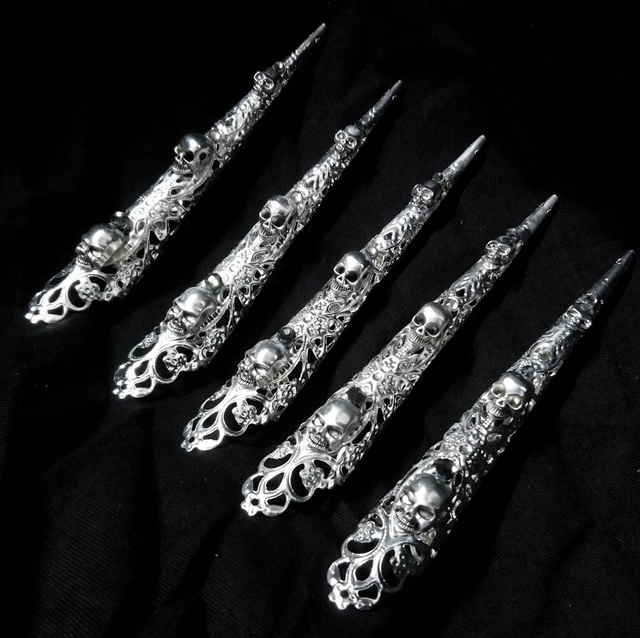 Necromancer nail claws