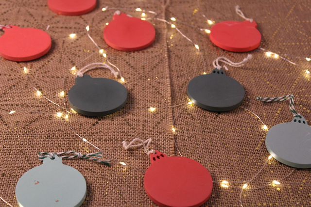 Les suspensions boule (personnalisable sur demande: prénom, mot..)