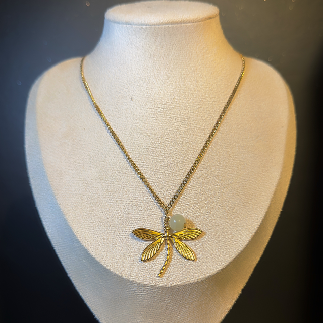 Collier classique libellule pierre de jade verte