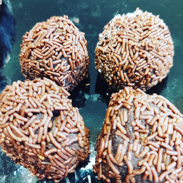 Gluten Free box of six Chocolate truffles. Contain Rum and nuts.