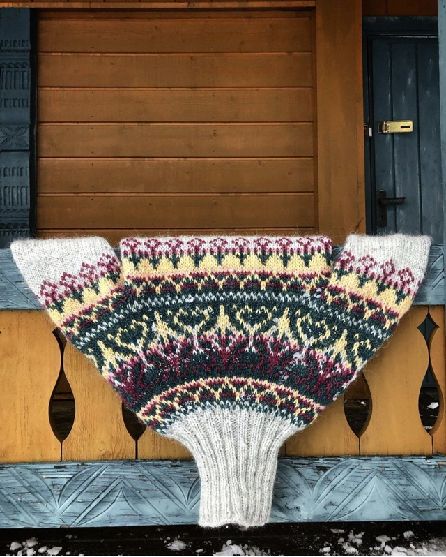 Alasuq Polar Sweater Kit - Col 42 (Light Ash & Teal Heather) - Wool & Pattern - Linka Neumann
