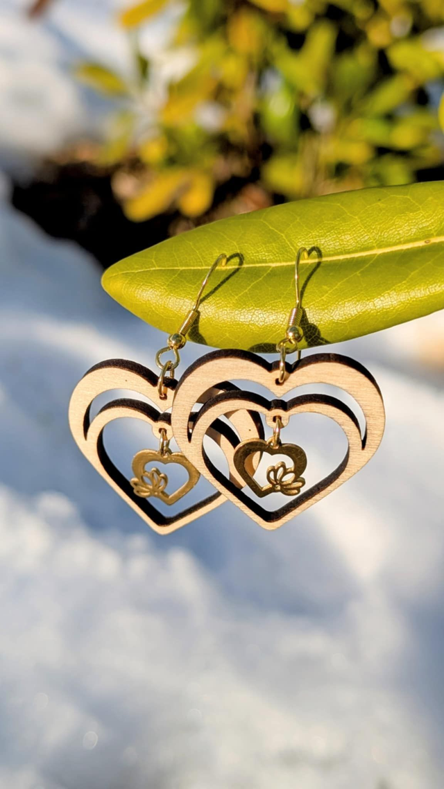 Boucles d&#039;oreilles cœurs et breloques