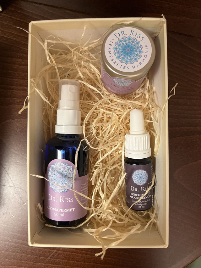 Karácsonyi csomag éjszakai arcolajjal minden bőrtípusra (1 tápláló krém + 1 éjszakai bőrfeszesítő olaj + 1 arcpermet)