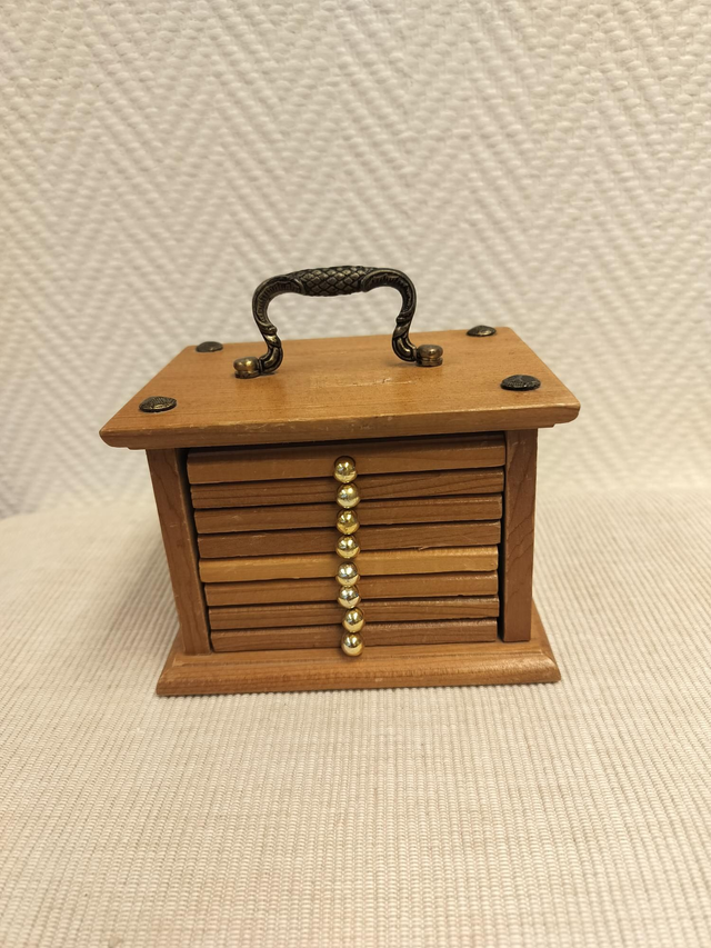 Puinen lasinalussetti #235