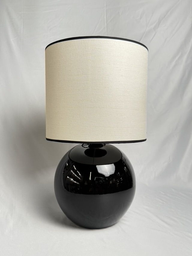 LAMPARA BOLA GRANDE NEGRA CON PANTALLA