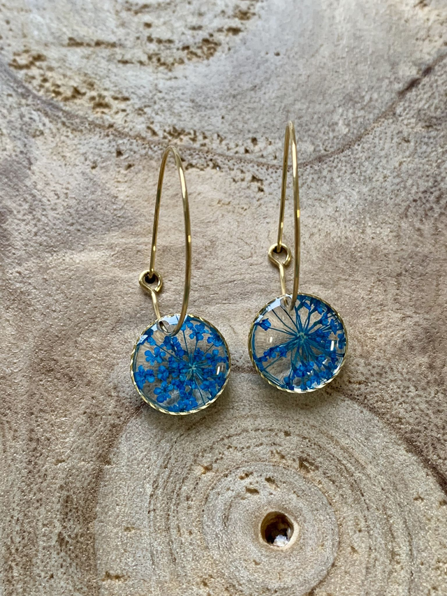Bleues : boucles d&#039;oreilles créoles (dorées)