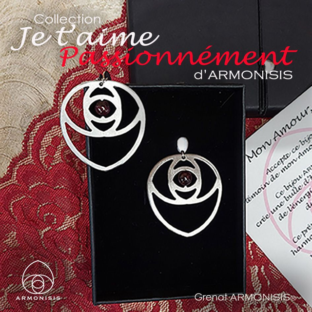 Paire de Petits Coeurs "Je t'aime" Passion ARMONISIS ® en pendentif d'oreilles, pierre naturelle GRENAT, sa boite à bijoux et son mot doux (1)