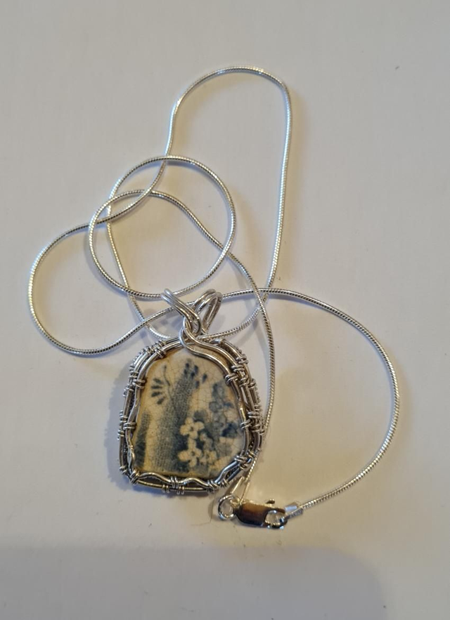 Blue Design Pottery Necklace 