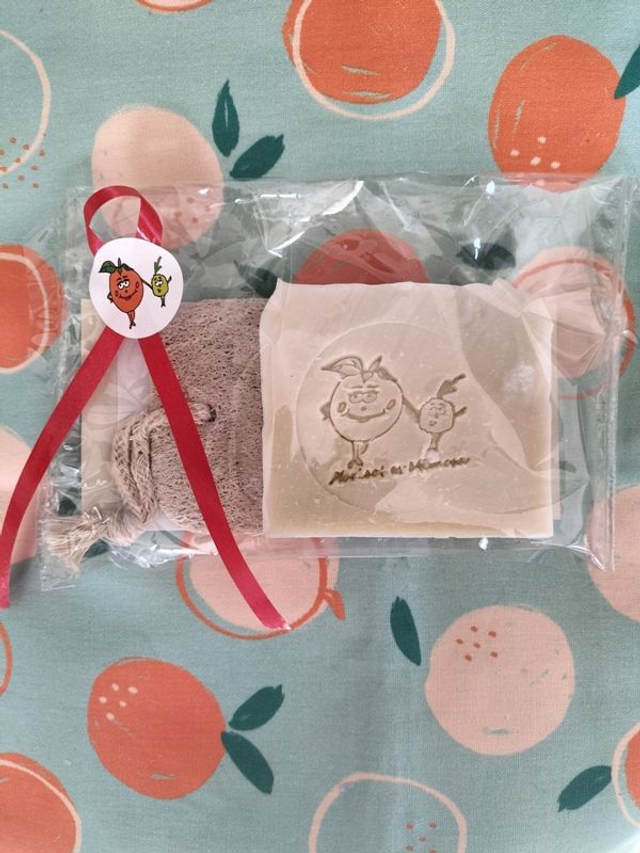 Savon et son éponge luffa