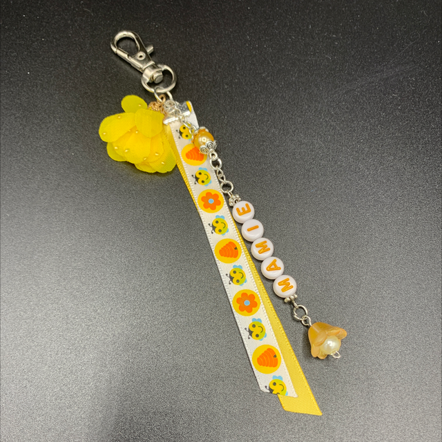 Bijoux de sac. Mamie abeille et fleur. 