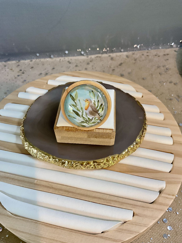 Handmade brooch with Robin design. Beautiful Christmas gift. Full set available.