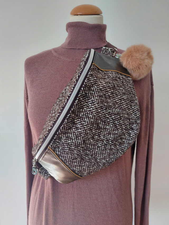 Sac banane en simili cuir marron et lainage