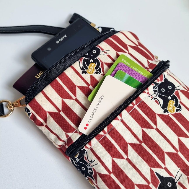 Mini-sac pour téléphone "Maneki" blanc noir & simili cuir noir