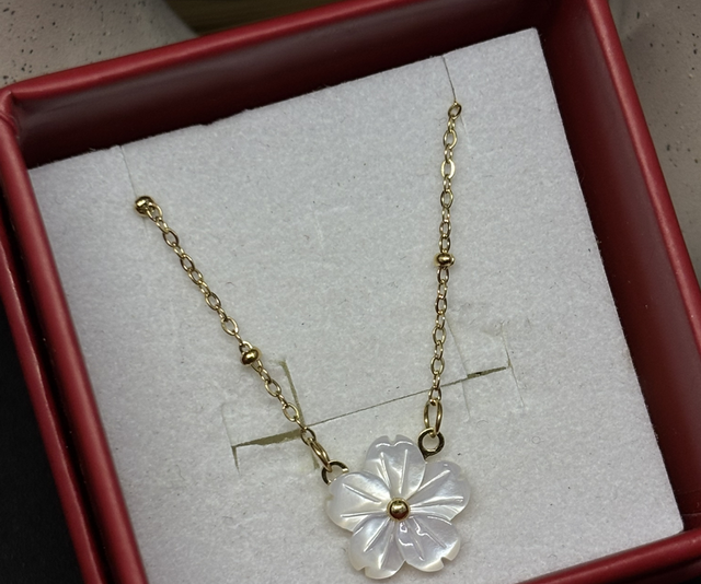 Collier Fleur Blanche 