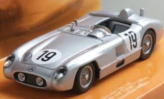 Mercedes Benz 300 SLR J.M. Fangio St. Moss Le Mans 1955 #19  Minichamps 1:43