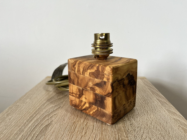 Retro-style table lamp made of olive wood with a brass holder.