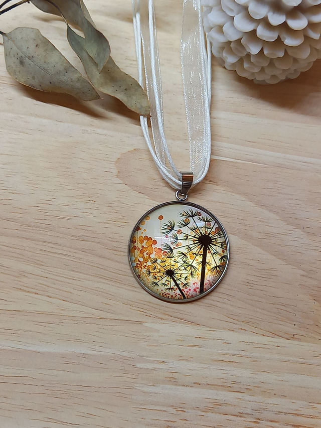 Collier Cabochon image fleur - orange-jaune - fil  / ruban blanc 