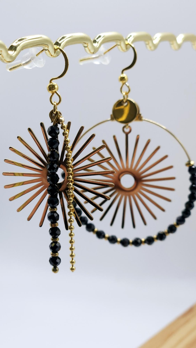 Boucles d&#039;oreilles asymétriques 