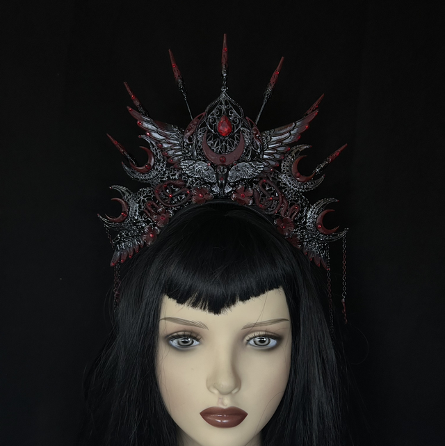 Lilith crown 