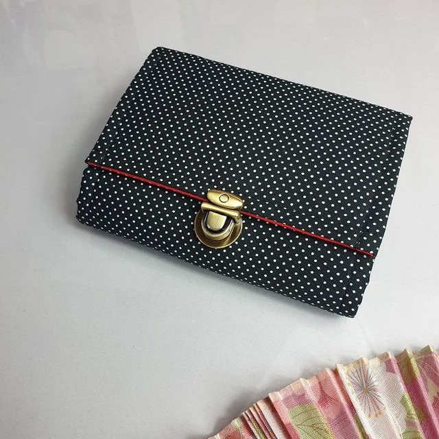 Portefeuille court à fermoir &quot;Noir pois blancs&quot;