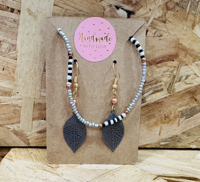 Ensemble bracelet avec boucles d’oreilles 