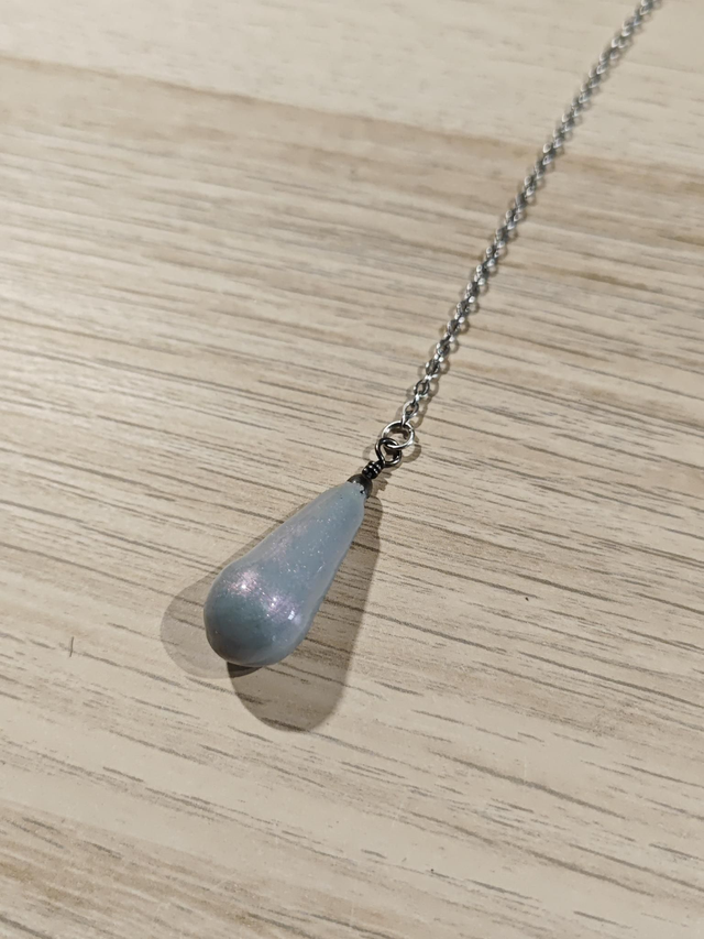 Pendule &quot;goutte&quot; - gris nacré