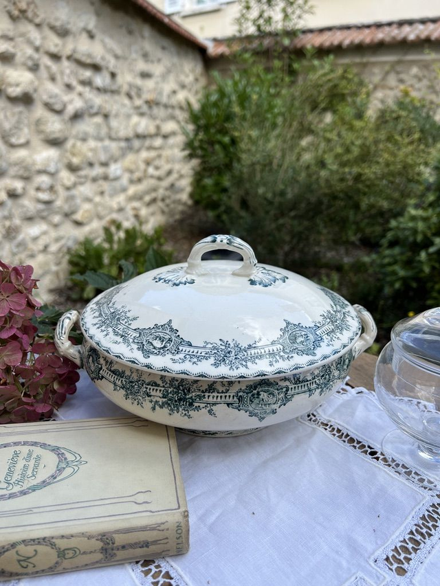 WATTEAU - Petite soupière ou légumier par Creil &amp; Montereau - Terre de Fer