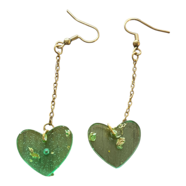 Boucles d'oreilles pendantes en résine verte et feuilles d'or