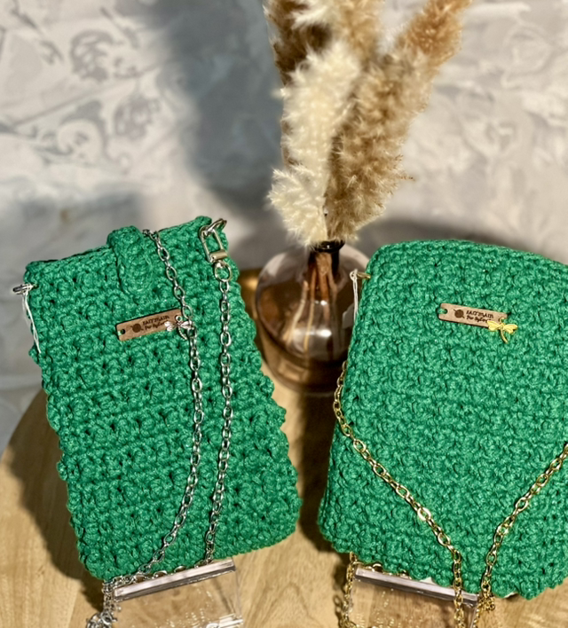 Pochette téléphone au crochet