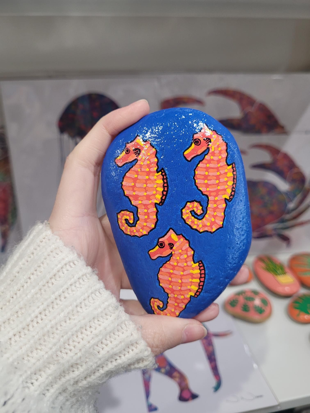 Seahorse Trio Pebble (Blue And Orange) - NW-317