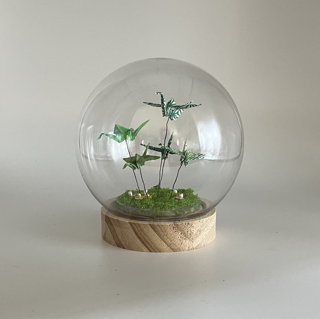 Cloche avec grues du bonheur en origami