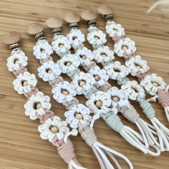 Scandi Daisy Dummy Clip