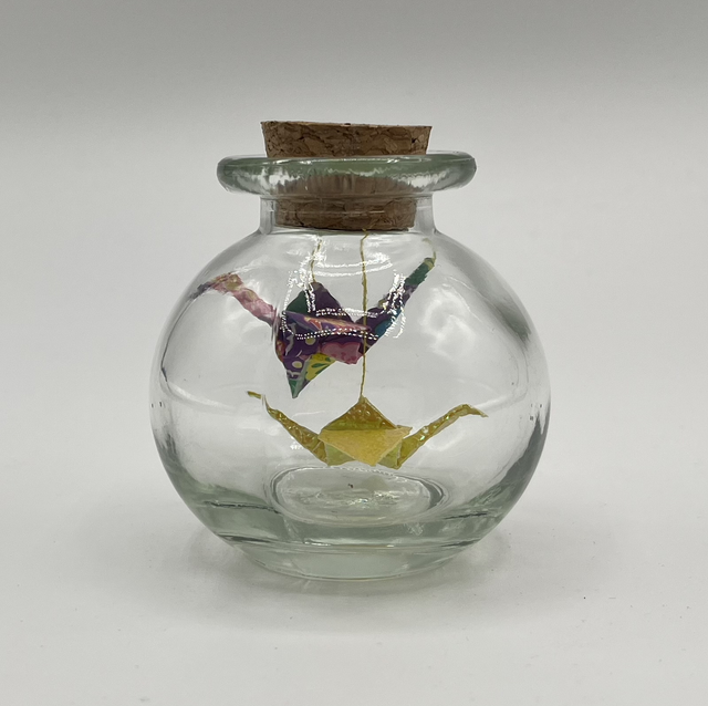 Mini cloche avec grues du bonheur en origami