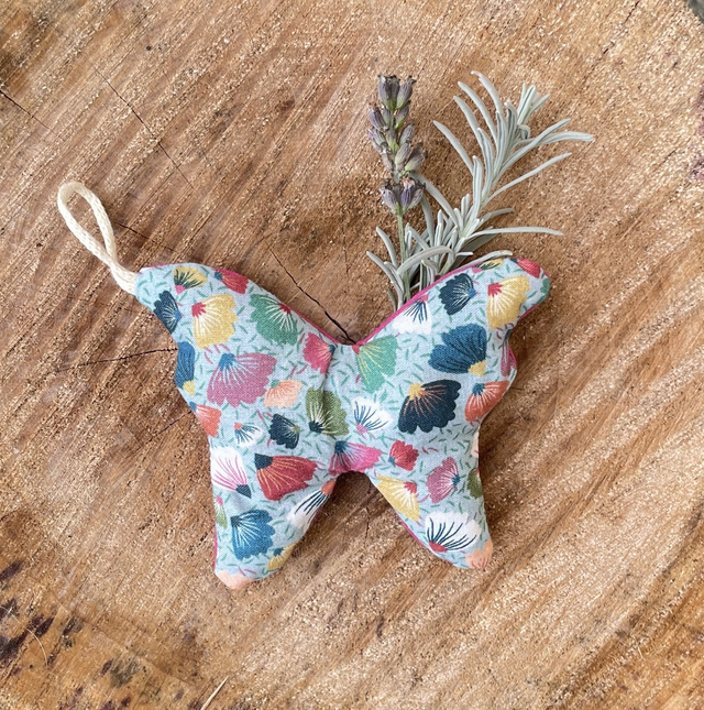 Pochons de lavande en forme de chat ou papillon. Bien-être naturel et décoratif