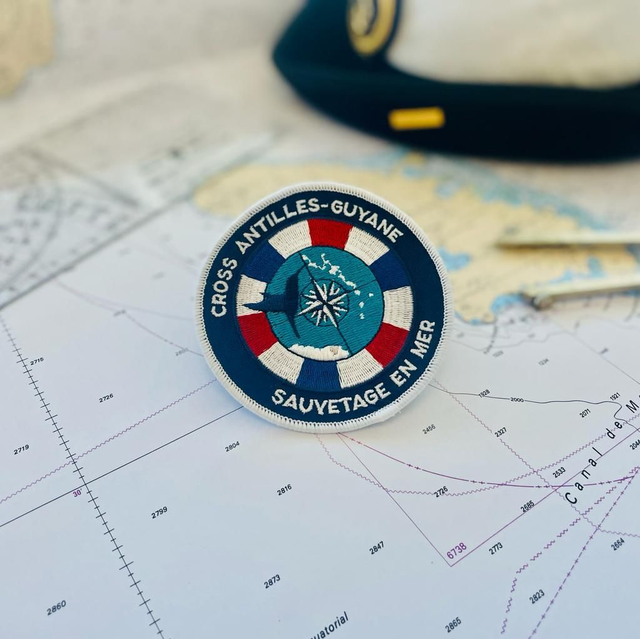 Patch brodé contour blanc