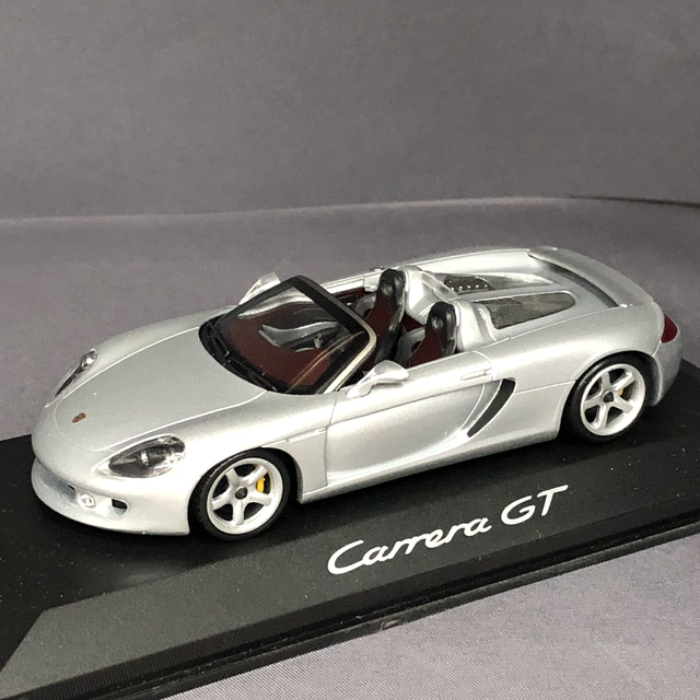 Porsche Carrera GT silber Minichamps 1:43