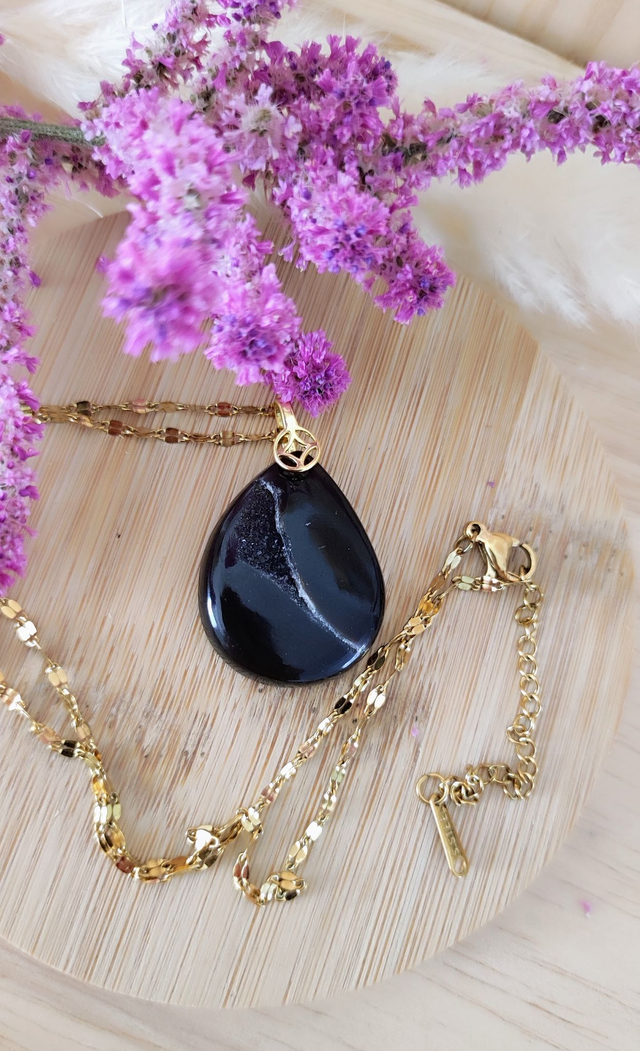 Agate noire Druzy (inclusion de quartz)