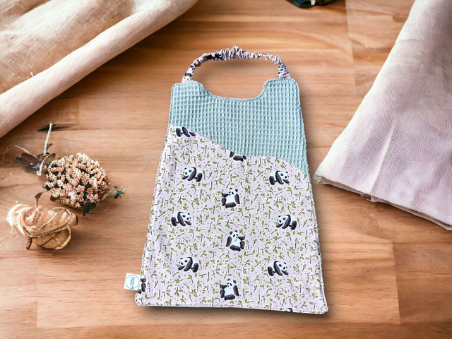 Serviette de cantine ajustable bi- matière motif Panda