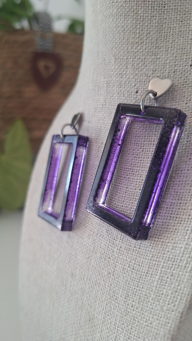 Boucles oreilles violettes et paillettes noires